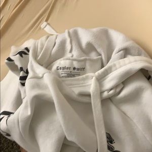 Taylor swift white sweater